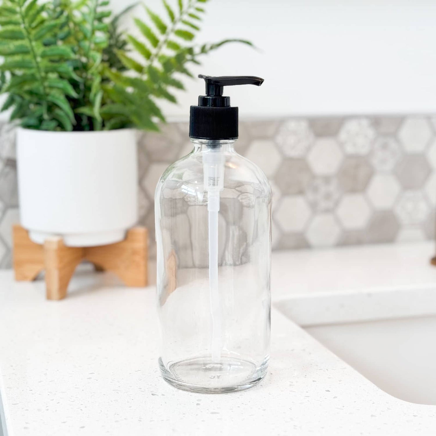 16oz Clear Glass Lotion Bottle image 0