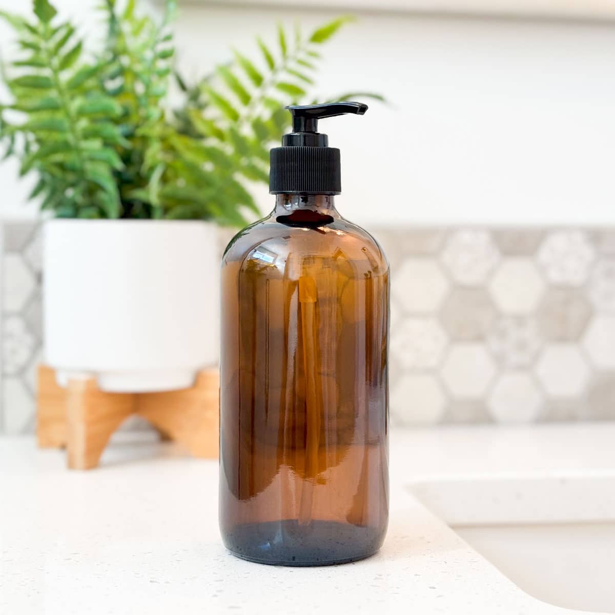 16oz Amber Glass Lotion Bottle image 0